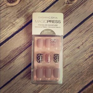 Press on nails